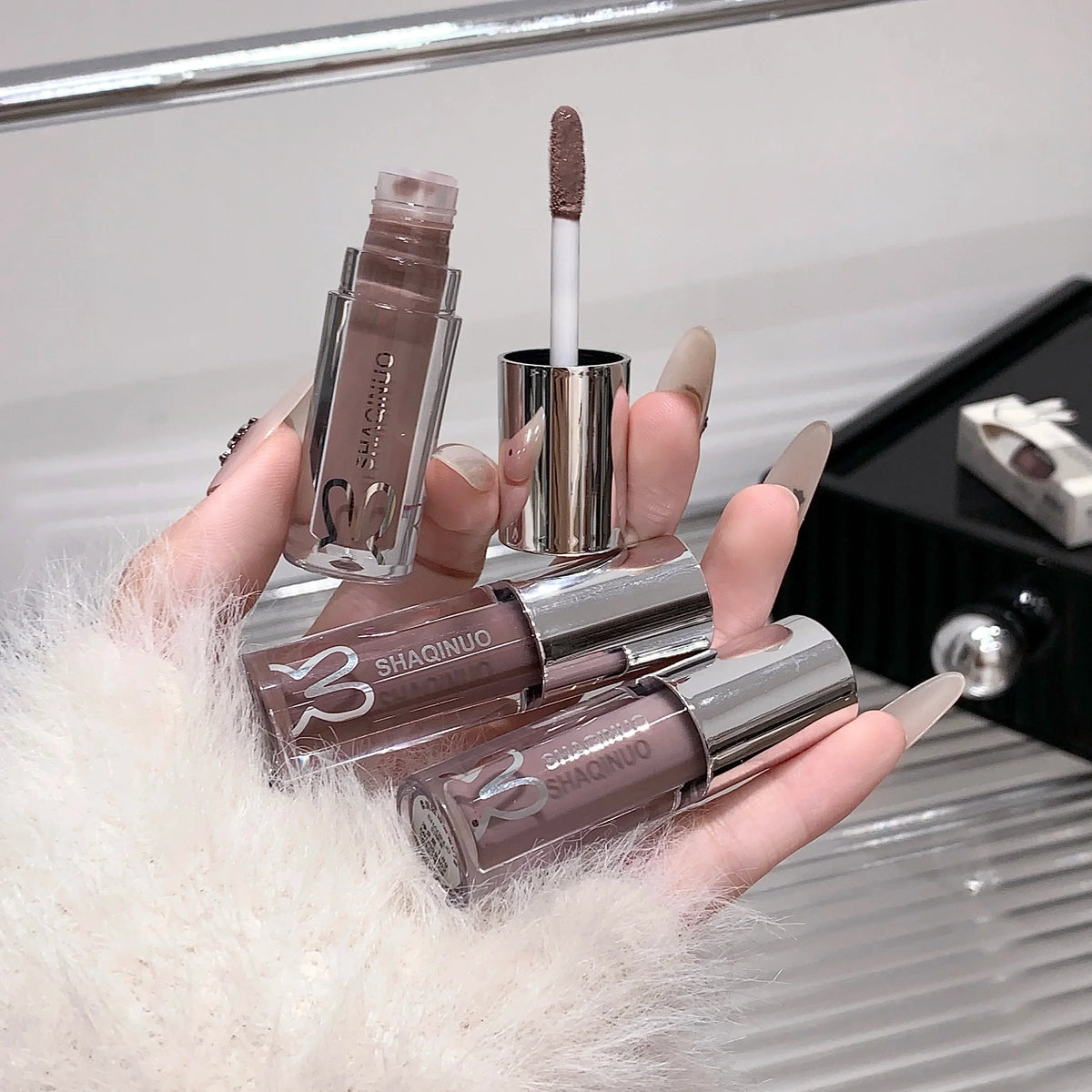 SHAQINUO Water Light Mirror Lip Gloss | Long-Lasting Moisturizing Lip Oil with Pearlescent Sparkle