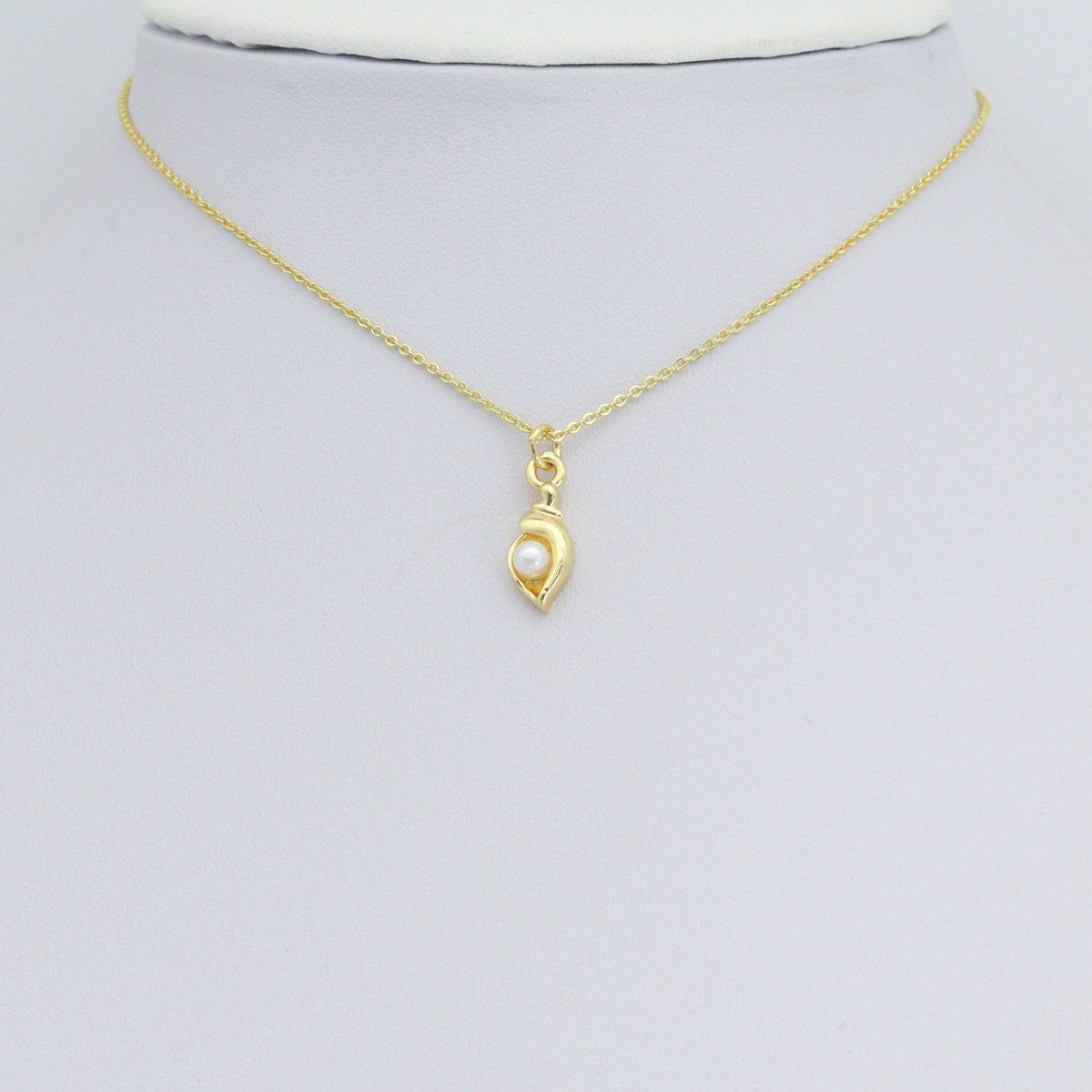 White Pearl On Conch Shell Charm Pendant, Sku#LD701