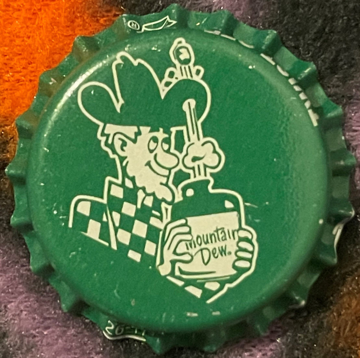 Vintage Mountain Dew Bottle Cap 🍾 Willy the Hillbilly Moonshiner Twist-Off Crown NOS