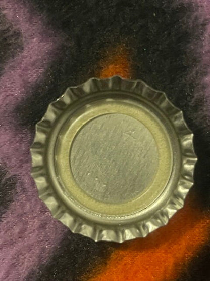 Vintage Mountain Dew Bottle Cap 🍾 Willy the Hillbilly Moonshiner Twist-Off Crown NOS