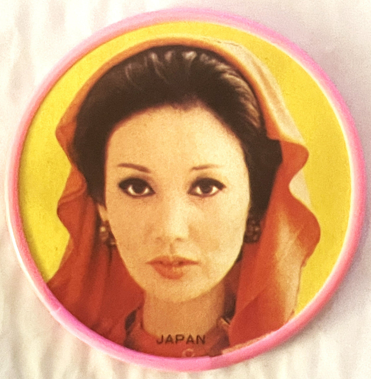 Vintage 1960s Nancy Kwan Pocket Mirror Made in Japan Hollywood Americana Suzie Wong Flower Drum Song Asian Cinema Collectible Memorabilia 🥃