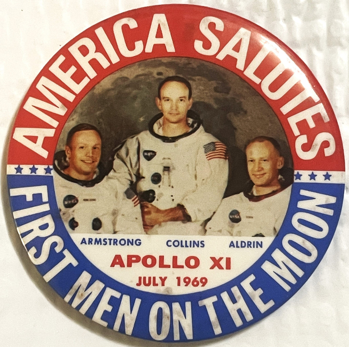 Vintage Apollo 11 Pinback Button "First Men on the Moon" Armstrong Collins Aldrin NASA Space Commemorative NOS 📌