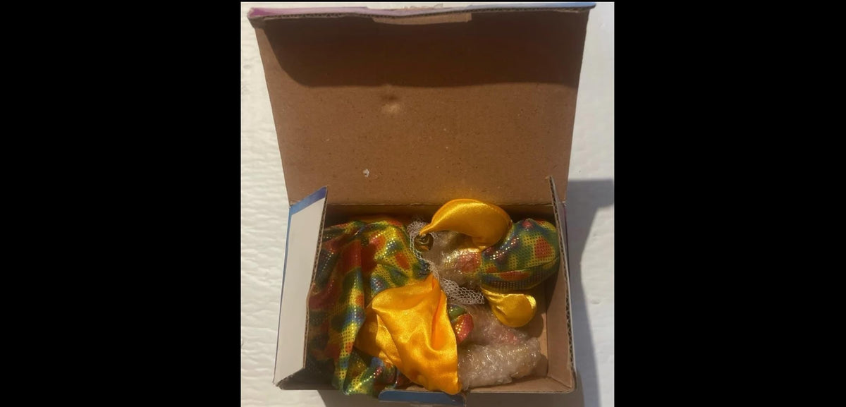 Vintage 1981 Porcelain Clown Doll Brings Circus Magic to Collectors