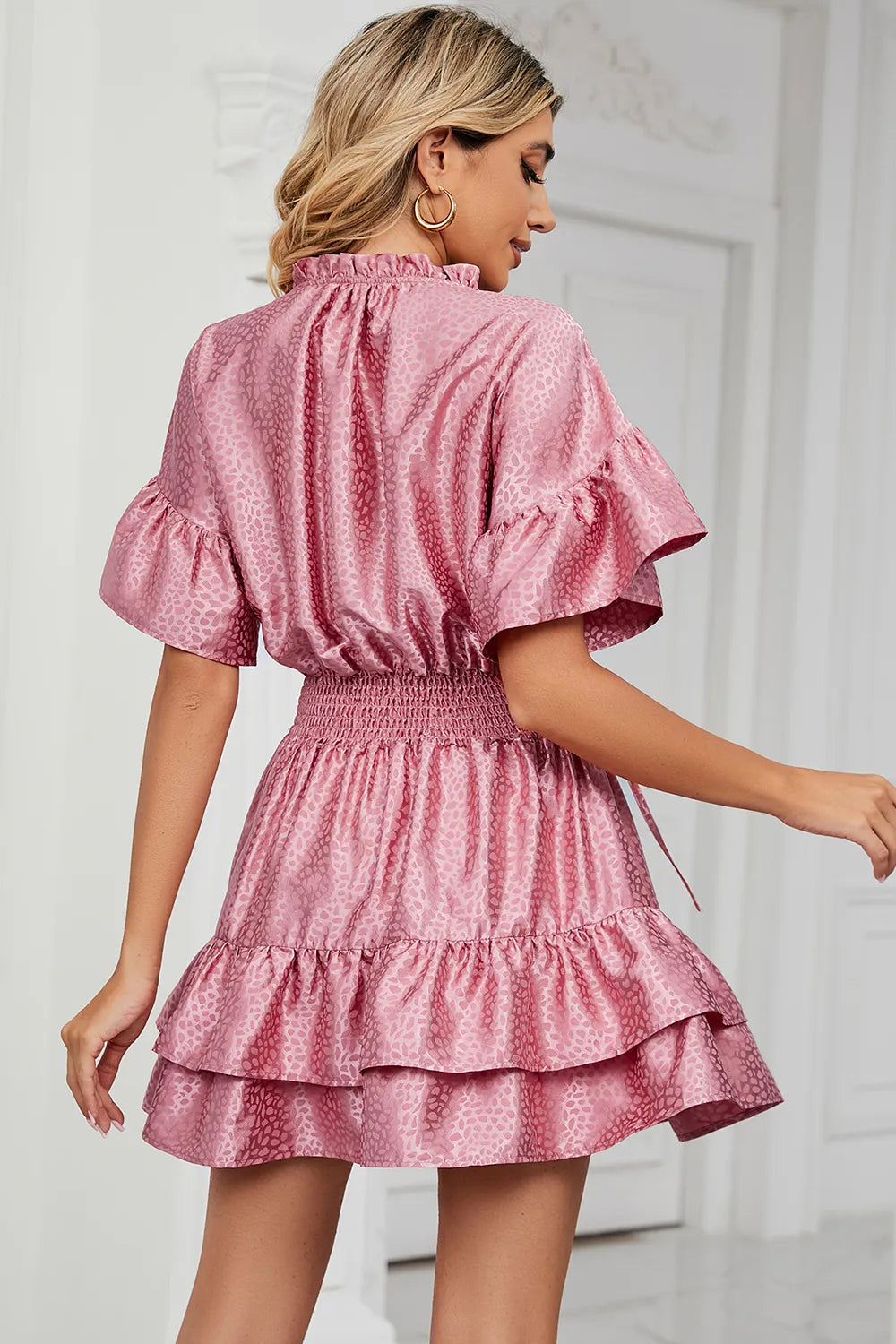 Solid color waist cinching loose V-neck lotus leaf dress for women